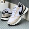 NIKE WAFFLE - beis